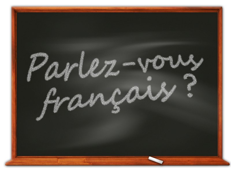 Schultafel mit der Aufschrift "Parlez-vous francais?"